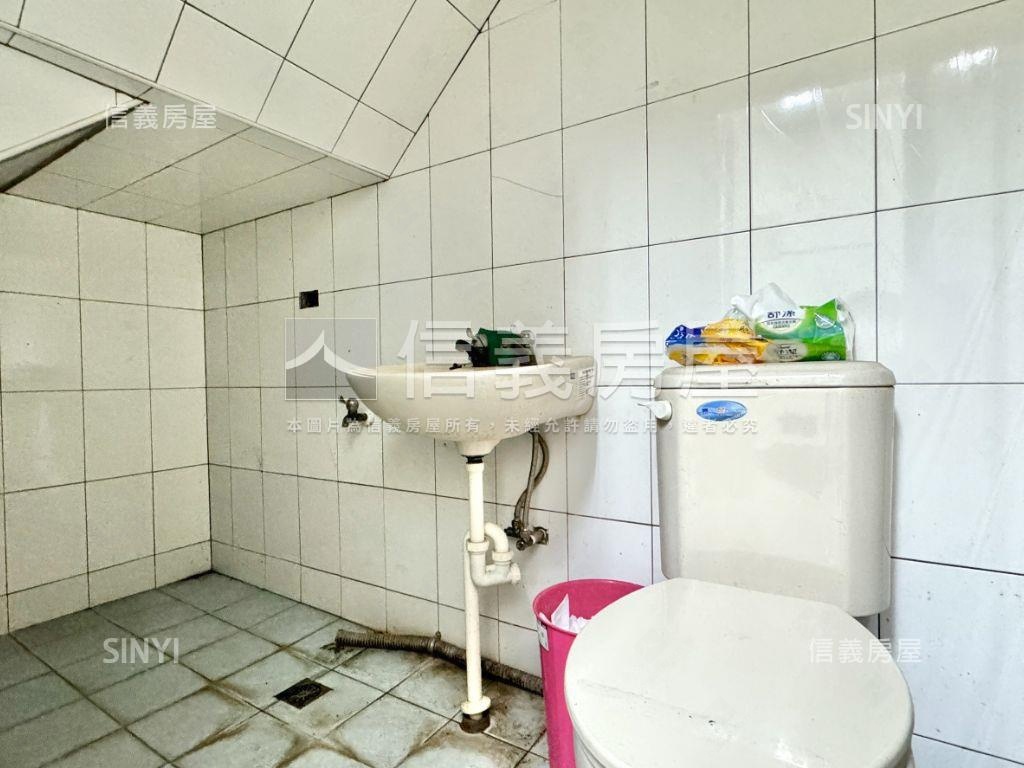左營正路透天房屋室內格局與周邊環境