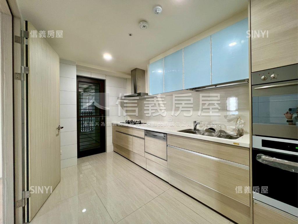 國泰三房平車景觀美宅房屋室內格局與周邊環境