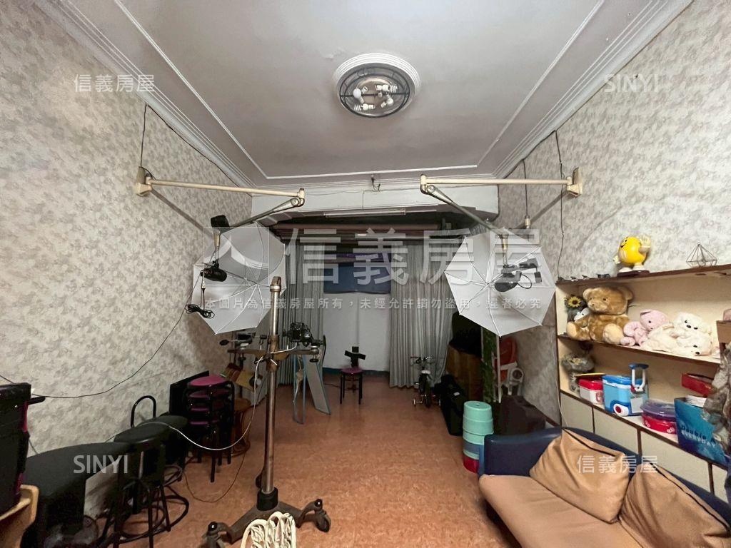 左營大路財源廣進金透店房屋室內格局與周邊環境