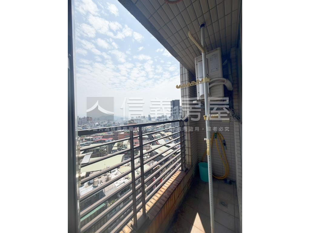 近捷運。輕豪宅。一房車位房屋室內格局與周邊環境