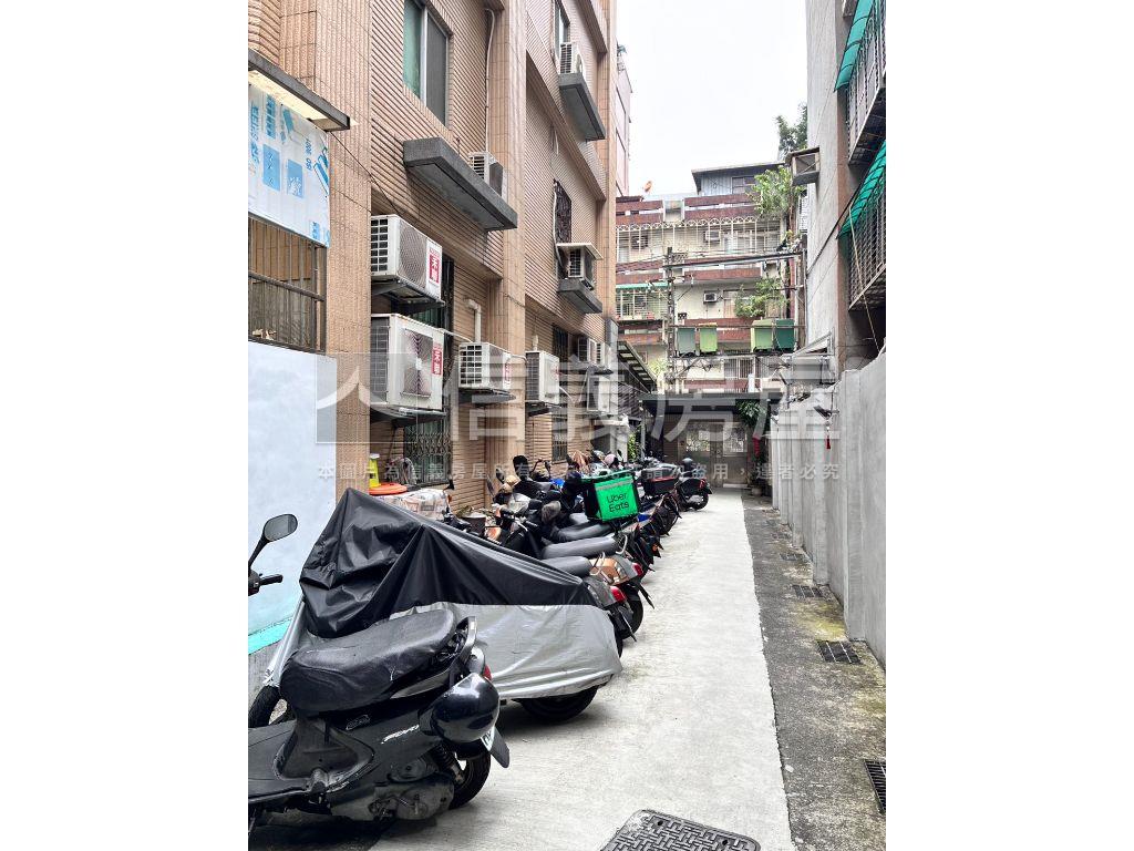 稀有低總華廈套房房屋室內格局與周邊環境