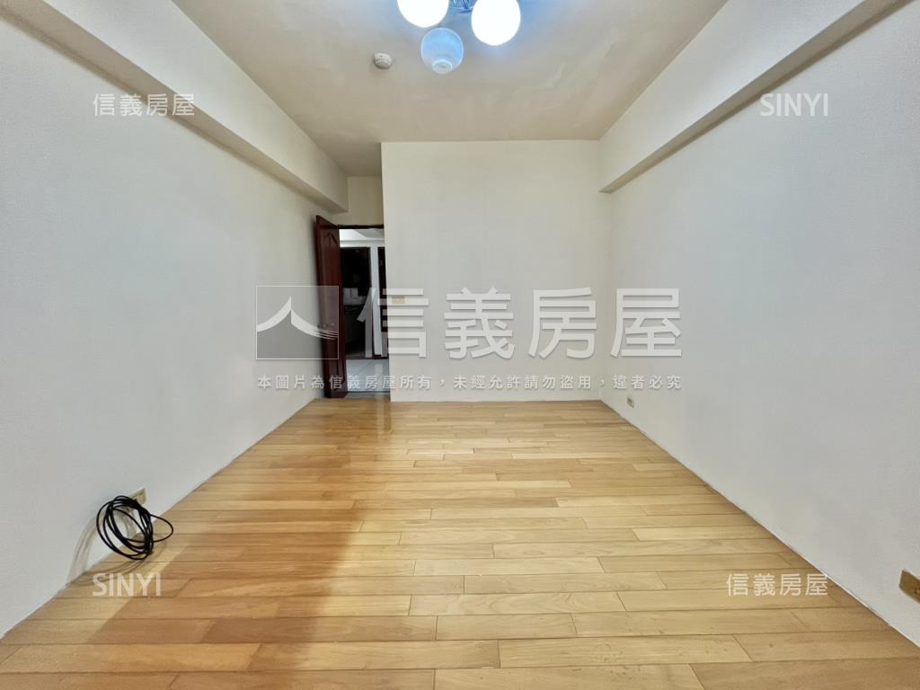 專任機能便利環堤大三房房屋室內格局與周邊環境