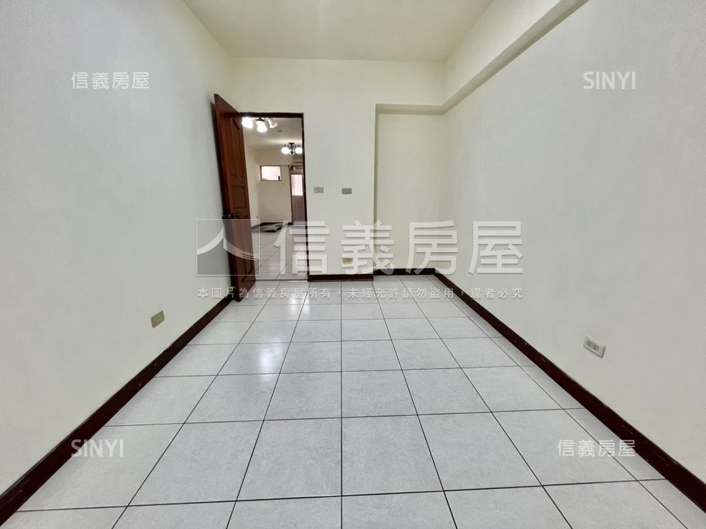 專任機能便利環堤大三房房屋室內格局與周邊環境