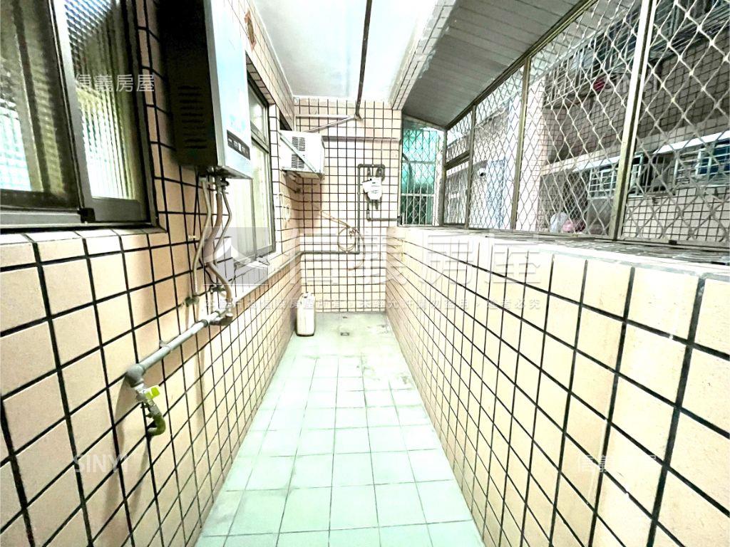 低公設長安商圈電梯三房房屋室內格局與周邊環境