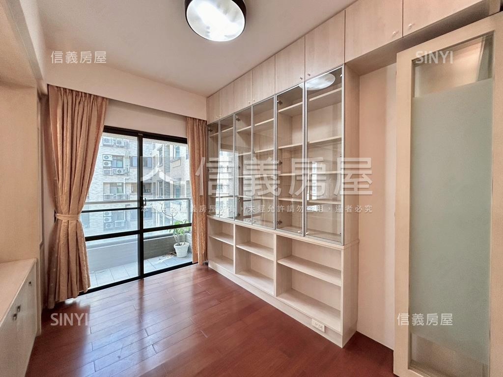 高鐵區藝術家雙車位美屋房屋室內格局與周邊環境