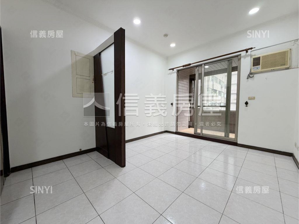 亞東‧高爾夫世界兩房車位房屋室內格局與周邊環境