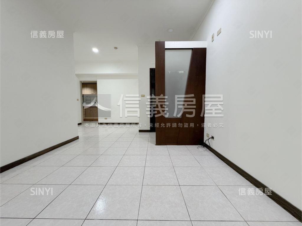 亞東‧高爾夫世界兩房車位房屋室內格局與周邊環境