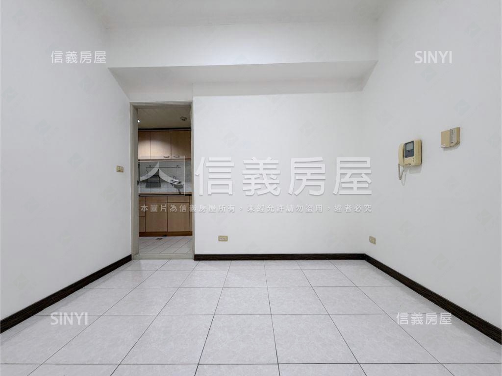 亞東‧高爾夫世界兩房車位房屋室內格局與周邊環境