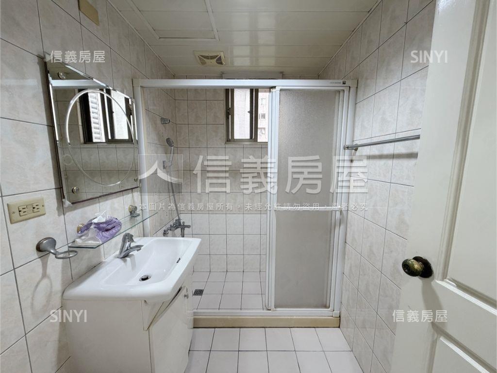 亞東‧高爾夫世界兩房車位房屋室內格局與周邊環境