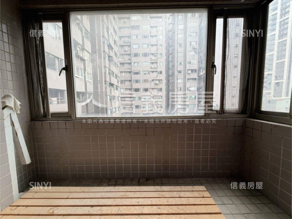 亞東‧高爾夫世界兩房車位房屋室內格局與周邊環境