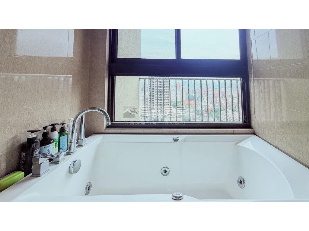 ★七期一層一戶頂樓三房車房屋室內格局與周邊環境