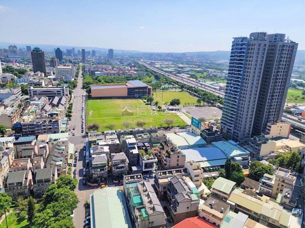 ★七期一層一戶頂樓三房車房屋室內格局與周邊環境