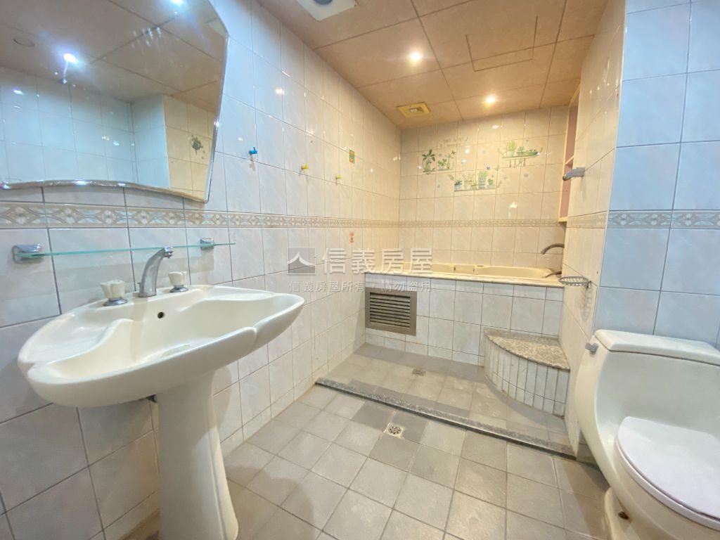 新案近五權車站大三房車位房屋室內格局與周邊環境