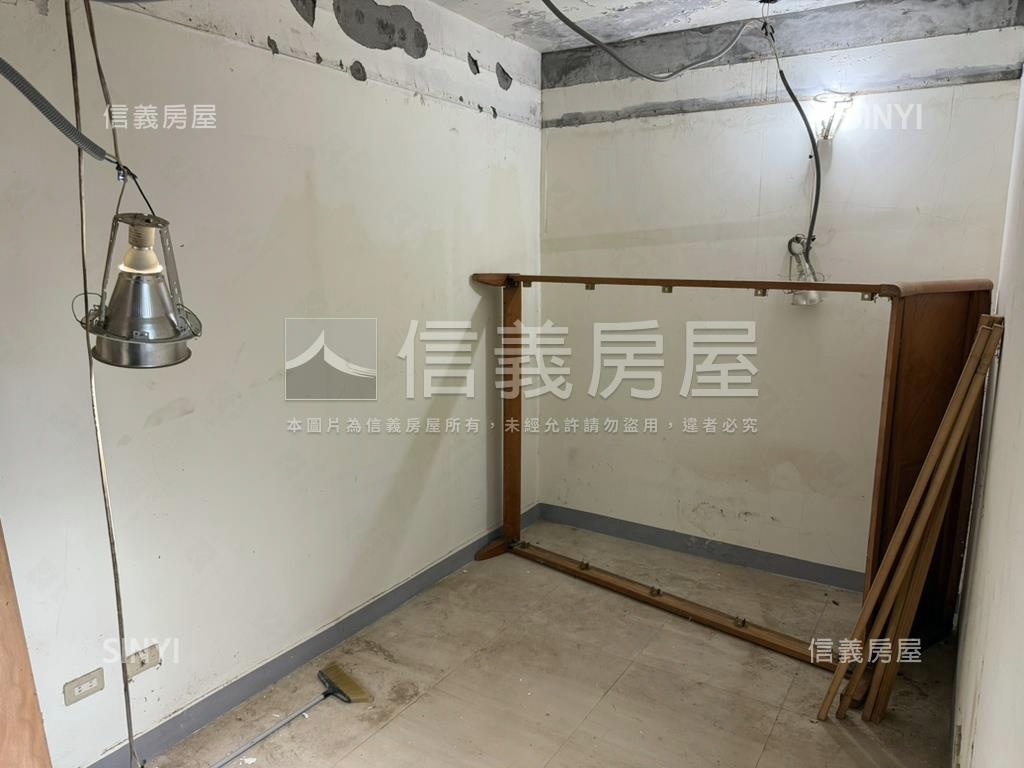正馬路三面採光頂加公寓房屋室內格局與周邊環境