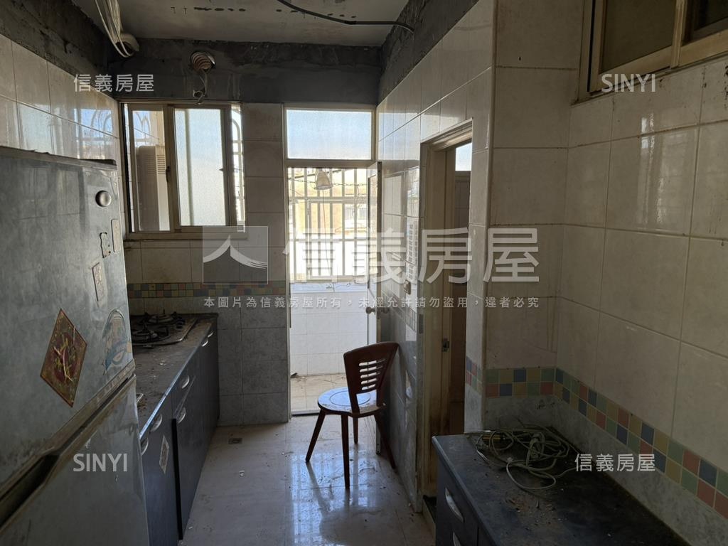 正馬路三面採光頂加公寓房屋室內格局與周邊環境