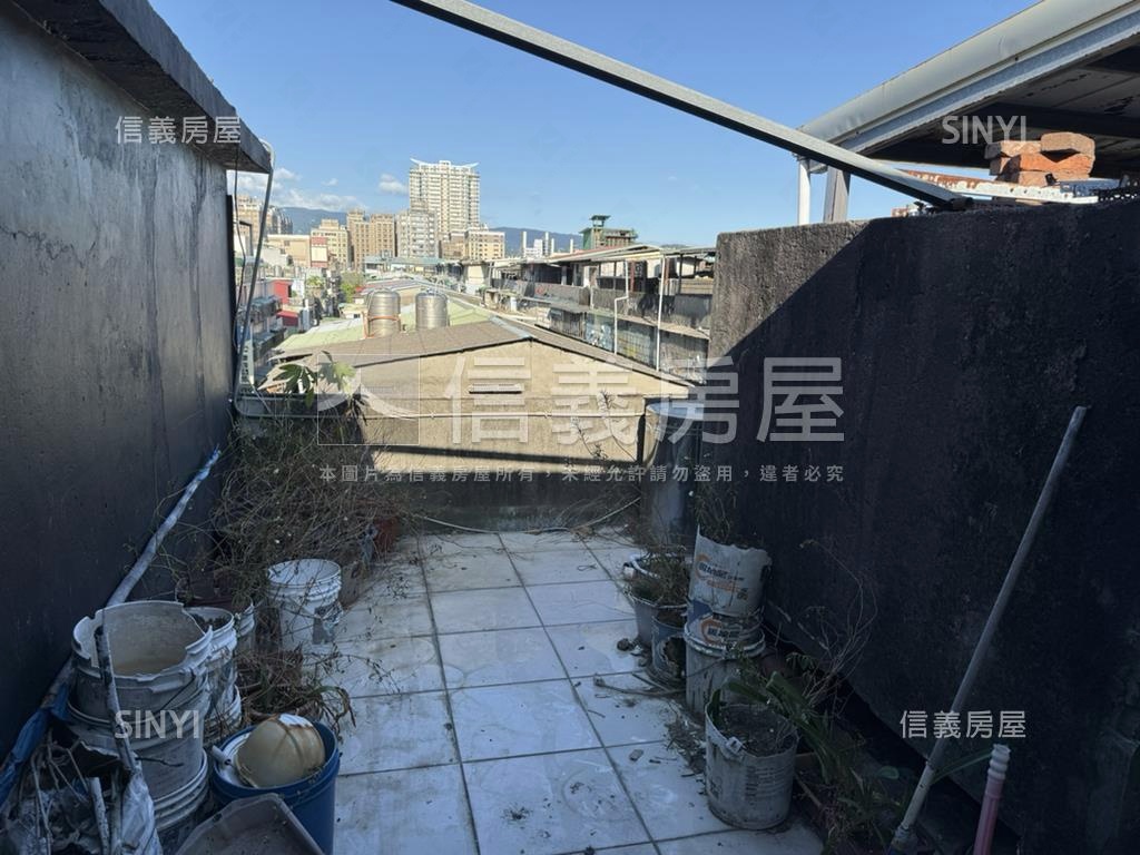 正馬路三面採光頂加公寓房屋室內格局與周邊環境