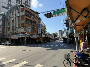 正馬路三面採光頂加公寓