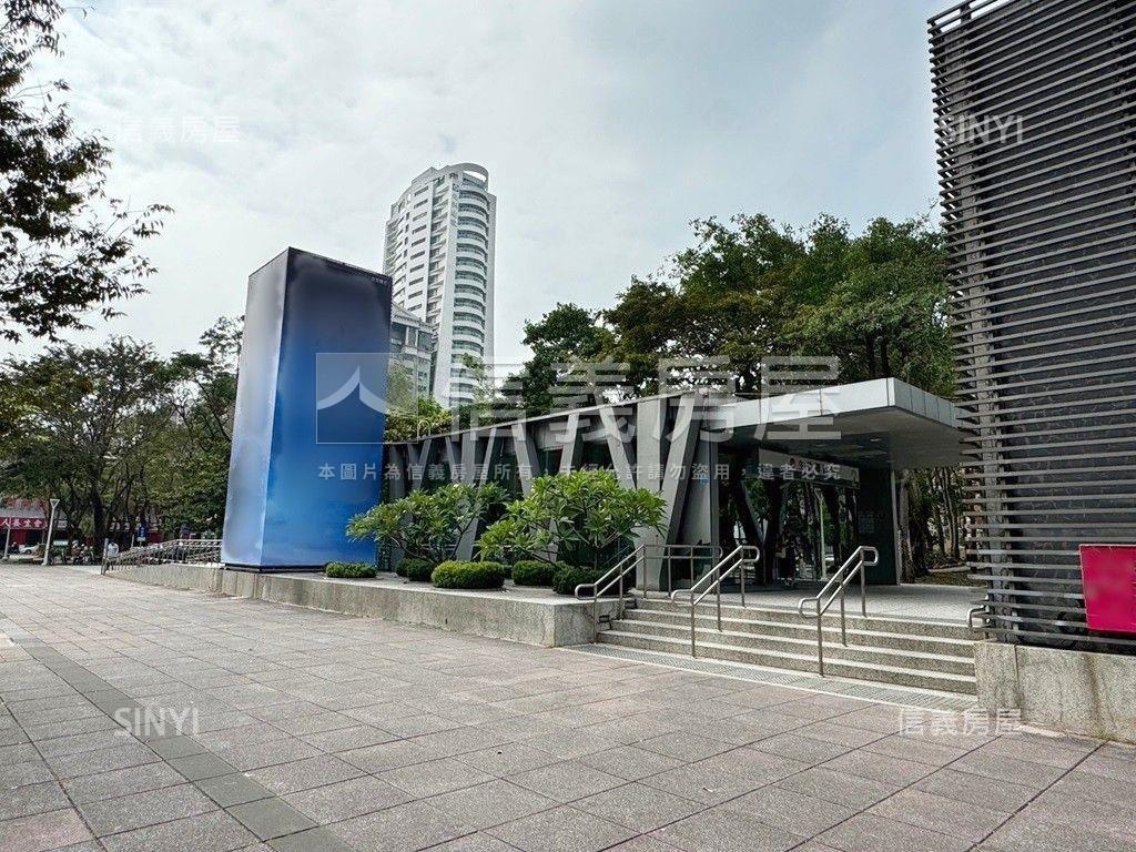 ⭐近公園捷運３房附車位房屋室內格局與周邊環境