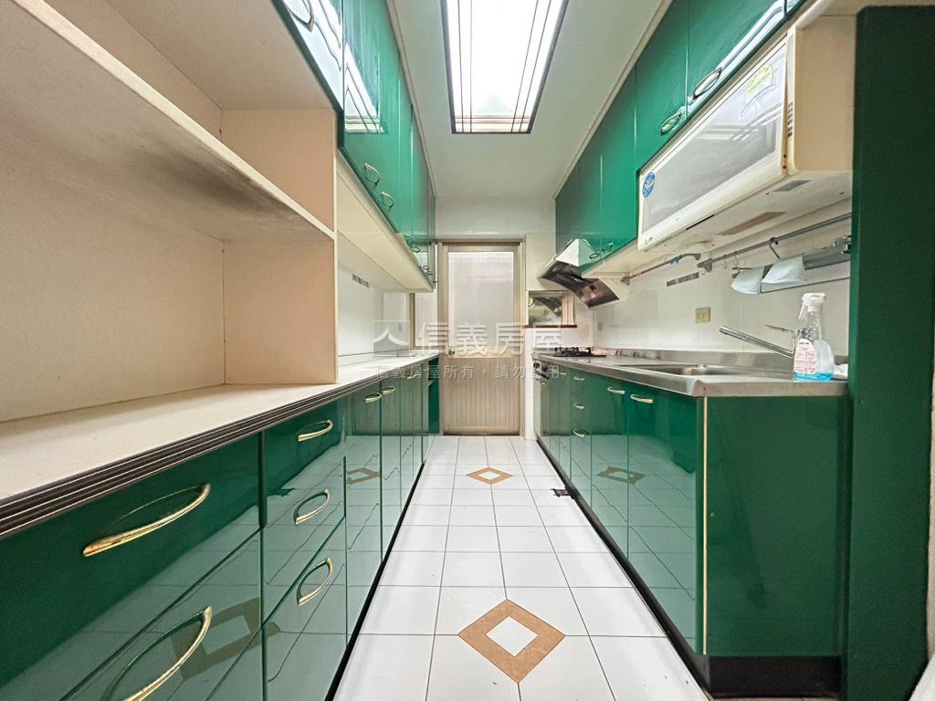新接★福虎★捷運邊間三樓房屋室內格局與周邊環境