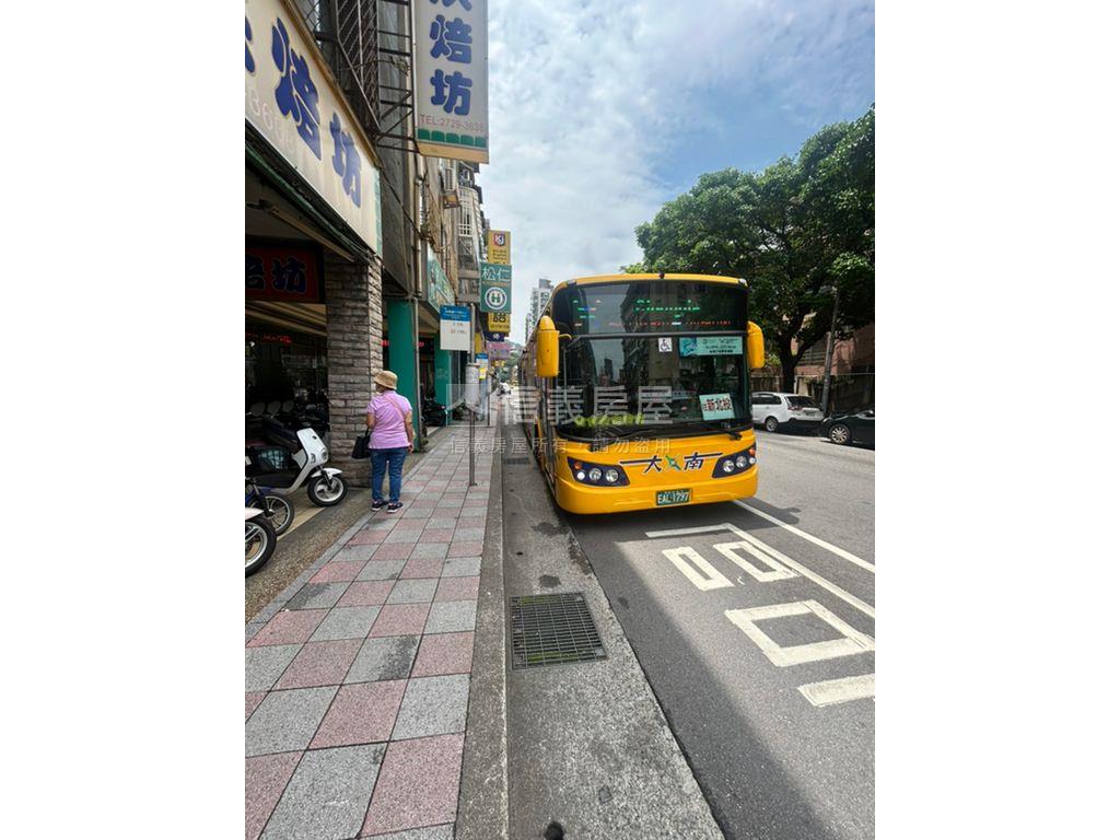 新接★福虎★捷運邊間三樓房屋室內格局與周邊環境