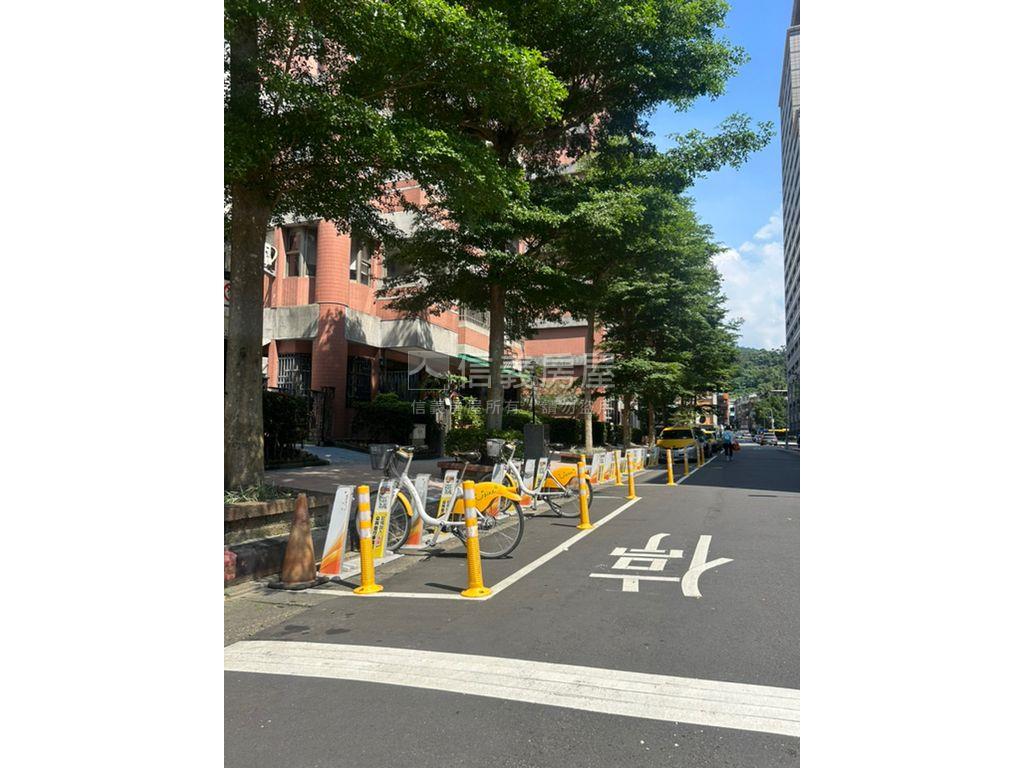 新接★福虎★捷運邊間三樓房屋室內格局與周邊環境