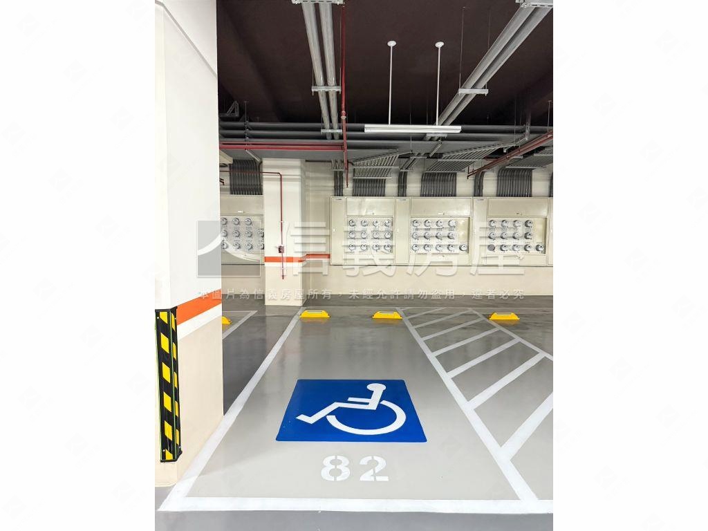 泓典金鑽兩房車位房屋室內格局與周邊環境