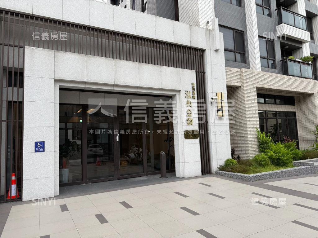泓典金鑽兩房車位房屋室內格局與周邊環境