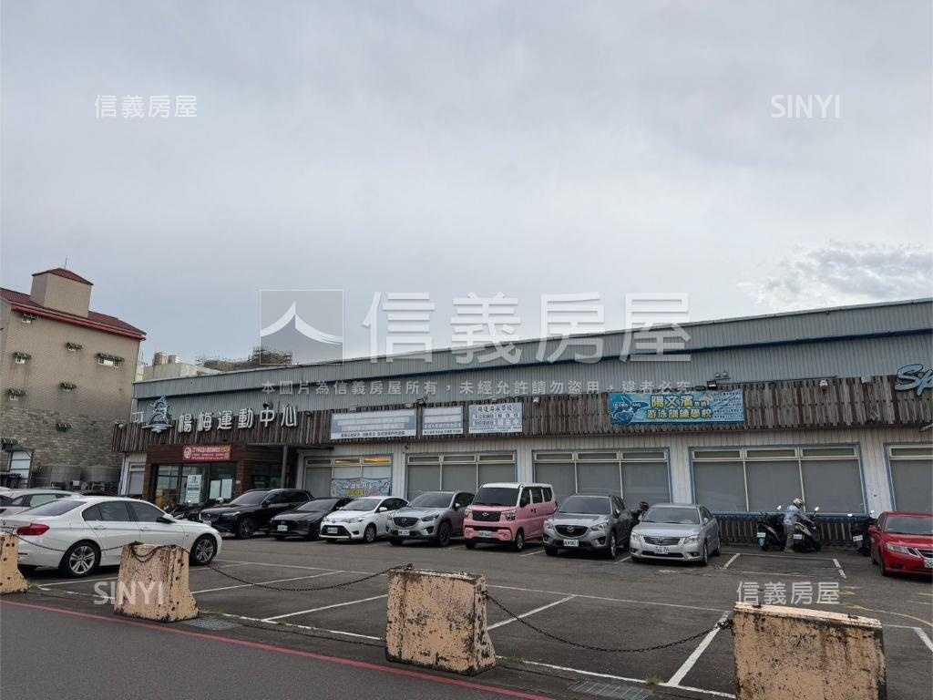 泓典金鑽兩房車位房屋室內格局與周邊環境