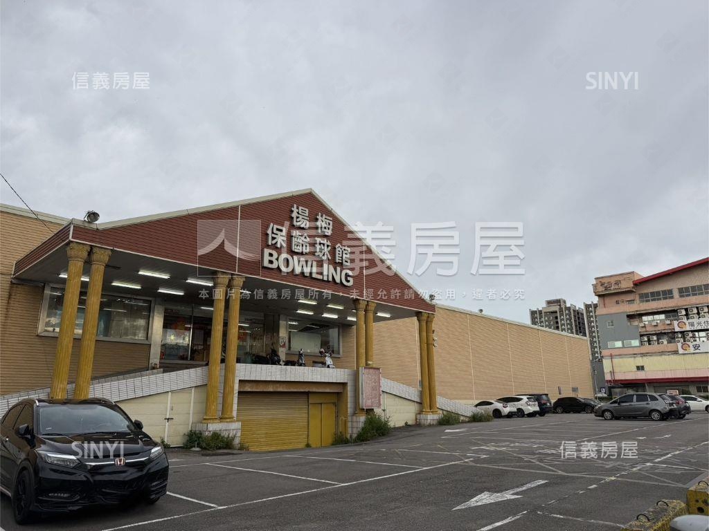 泓典金鑽兩房車位房屋室內格局與周邊環境