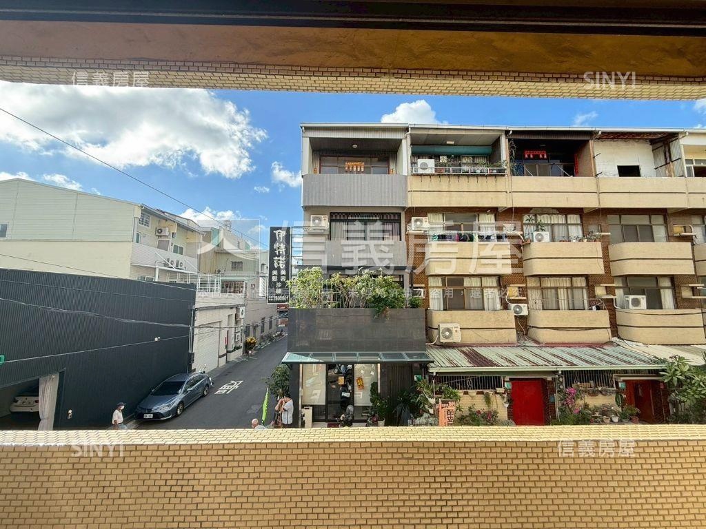 近成功三面路方正車庫透天房屋室內格局與周邊環境