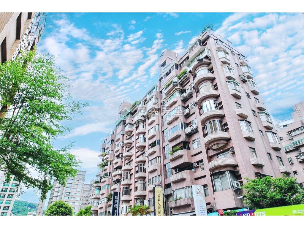 大直⭐正面公園⭐一車位房屋室內格局與周邊環境