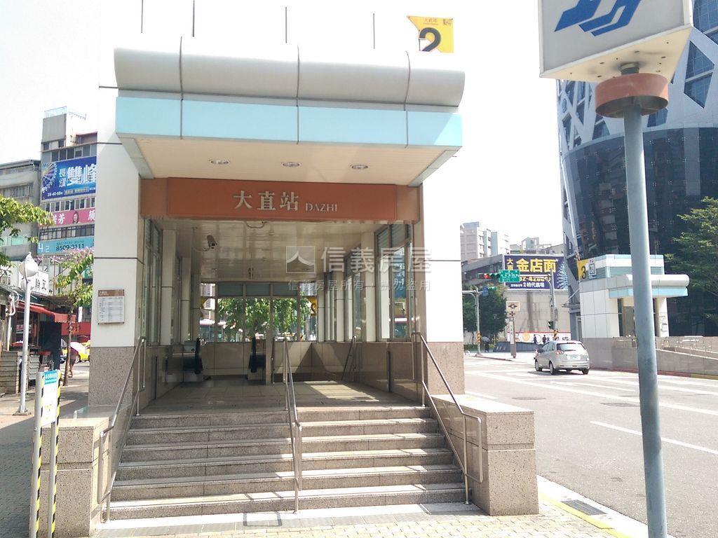 大直⭐正面公園⭐一車位房屋室內格局與周邊環境