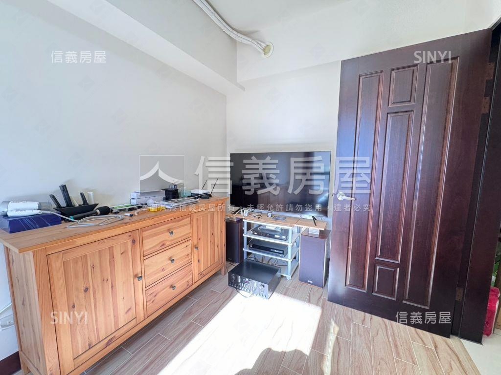 青埔書法公園２房車位房屋室內格局與周邊環境