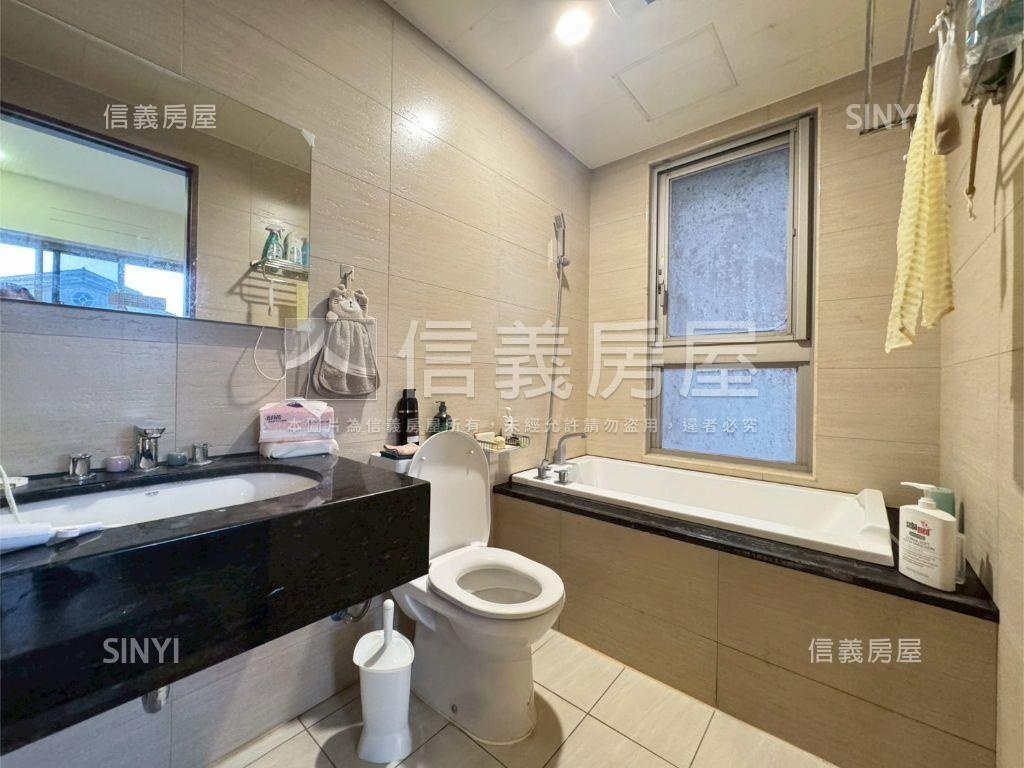 三本公園露台戶三房雙車位房屋室內格局與周邊環境