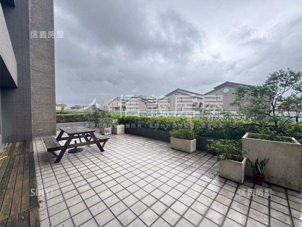 三本公園露台戶三房雙車位房屋室內格局與周邊環境