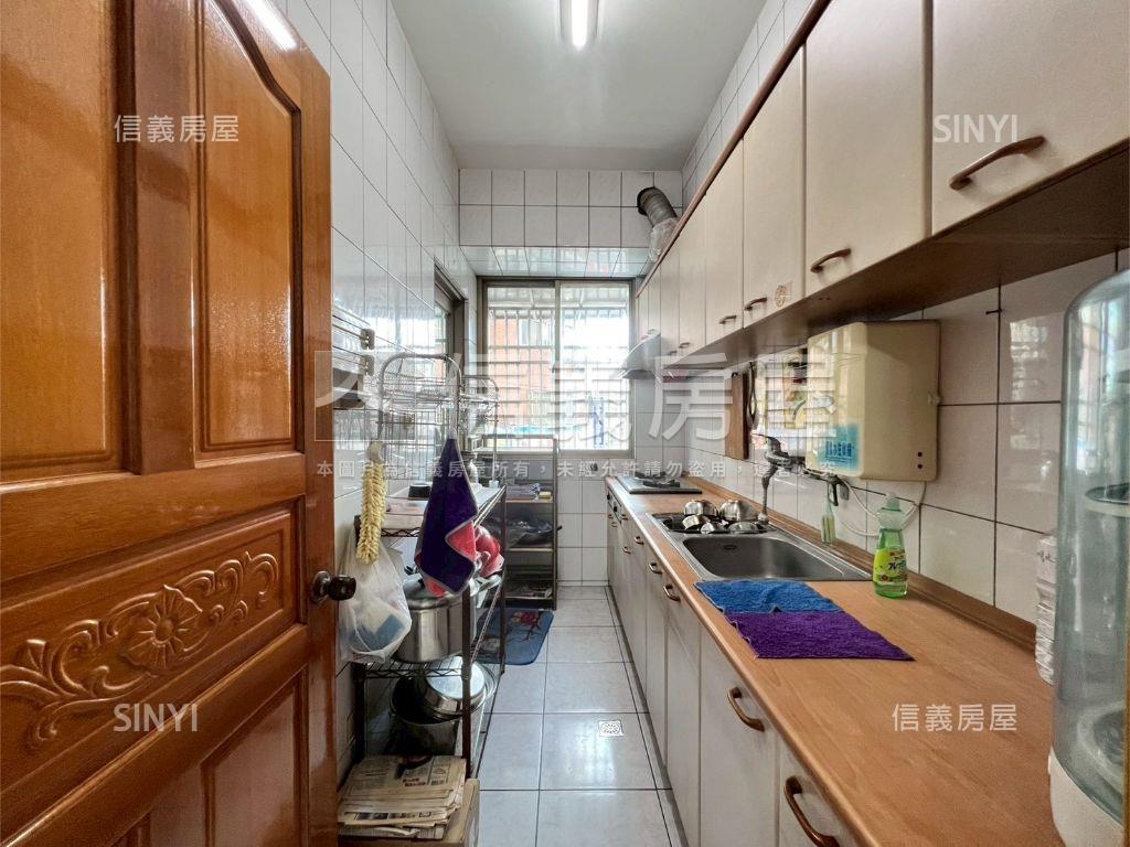 專任近信義國中小優質三房房屋室內格局與周邊環境