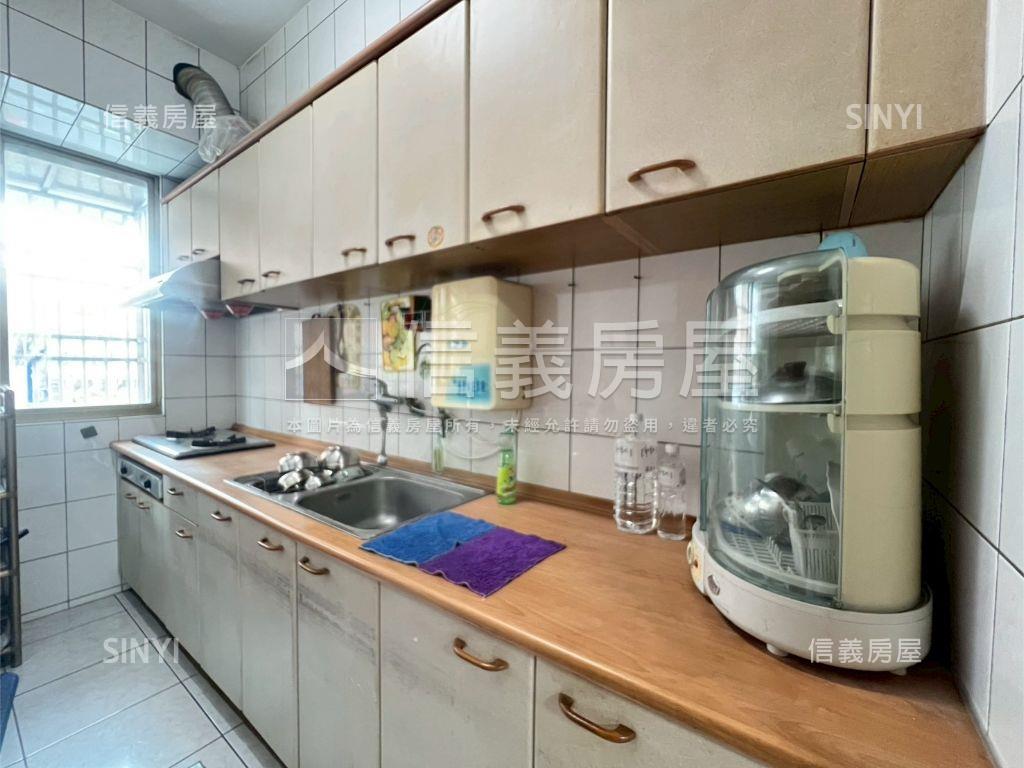 專任近信義國中小優質三房房屋室內格局與周邊環境