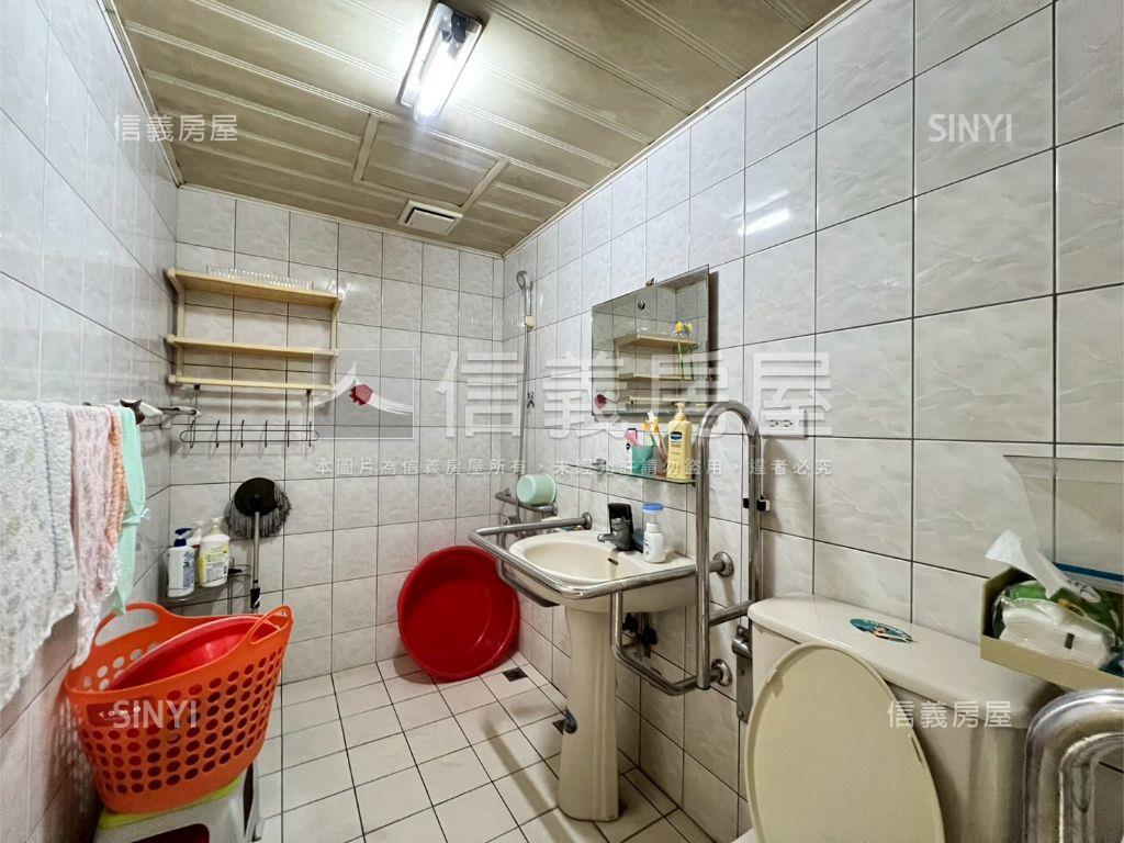 專任近信義國中小優質三房房屋室內格局與周邊環境