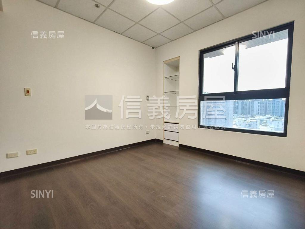 六月次頂樓三房平車房屋室內格局與周邊環境