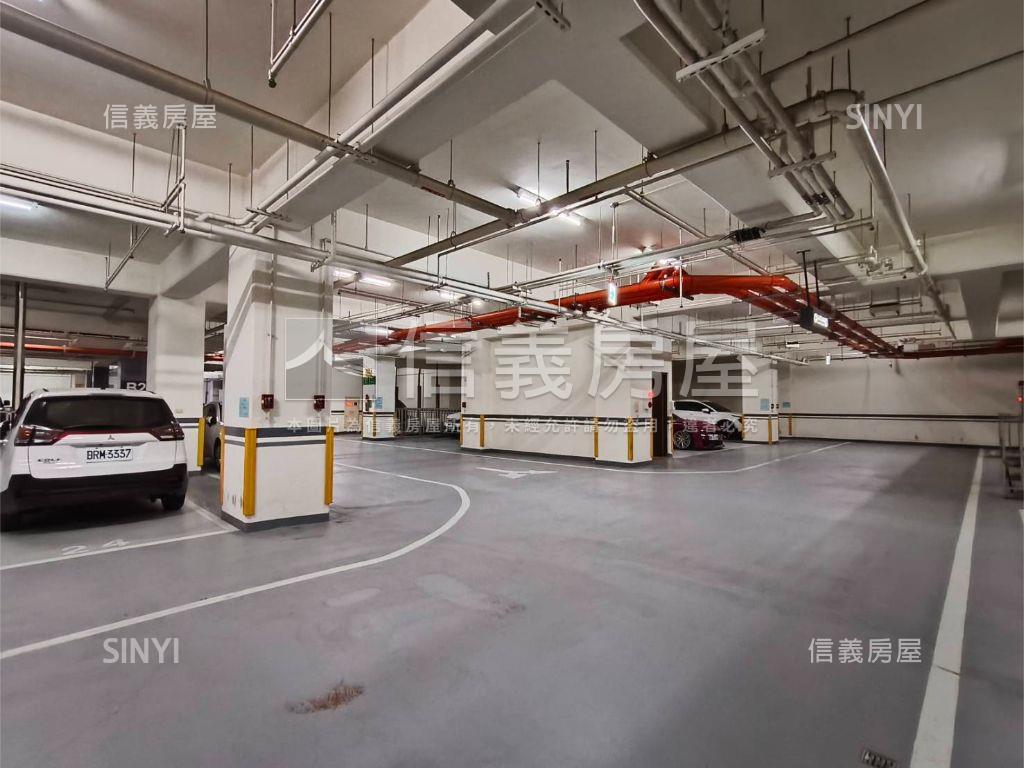 六月次頂樓三房平車房屋室內格局與周邊環境