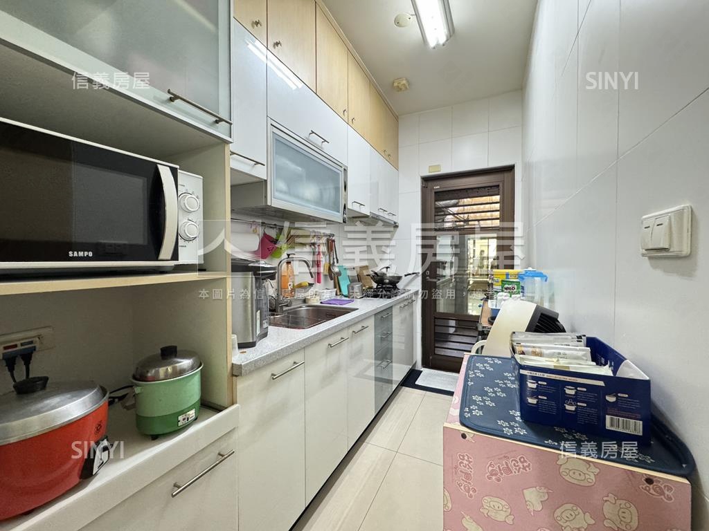 龍騰首席首排四房雙平車房屋室內格局與周邊環境