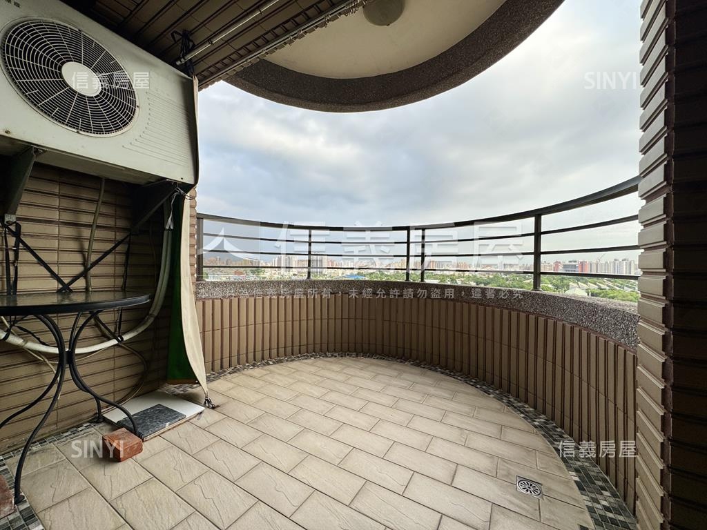 龍騰首席首排四房雙平車房屋室內格局與周邊環境