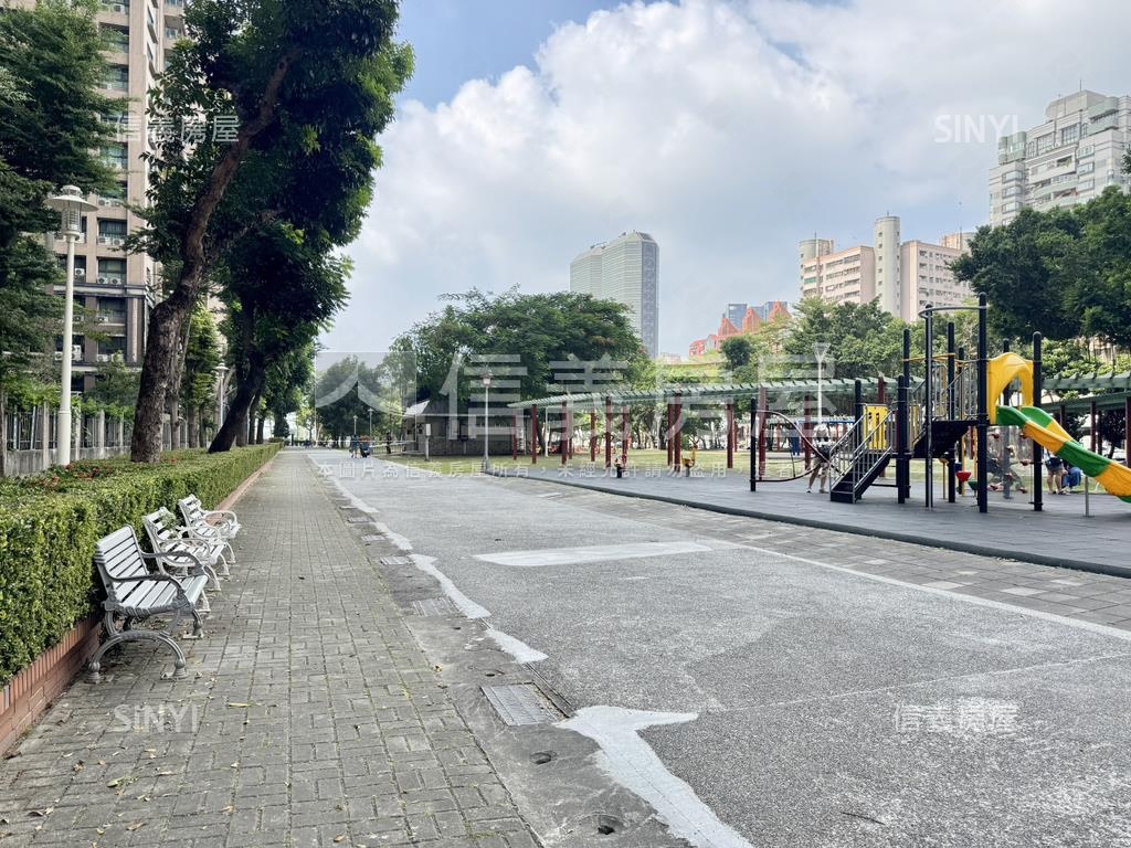 龍騰首席首排四房雙平車房屋室內格局與周邊環境