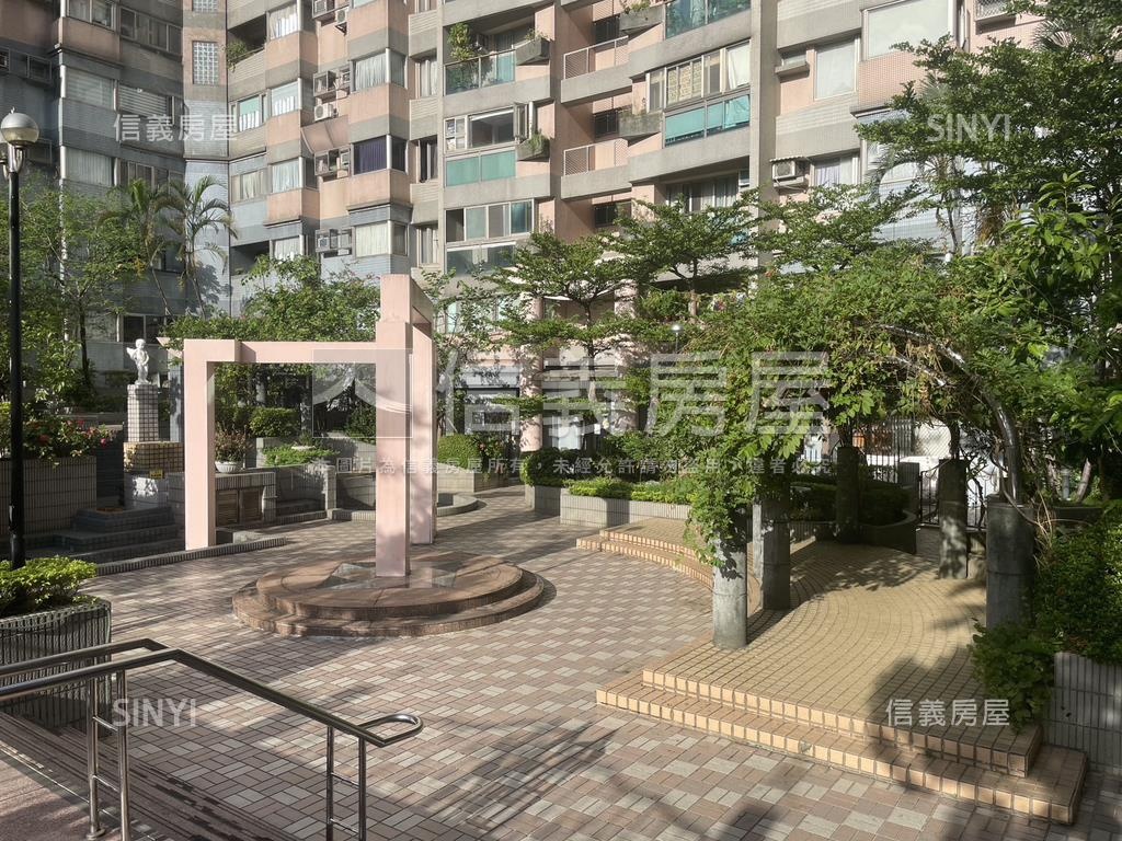 文德捷運面公園四房車位房屋室內格局與周邊環境