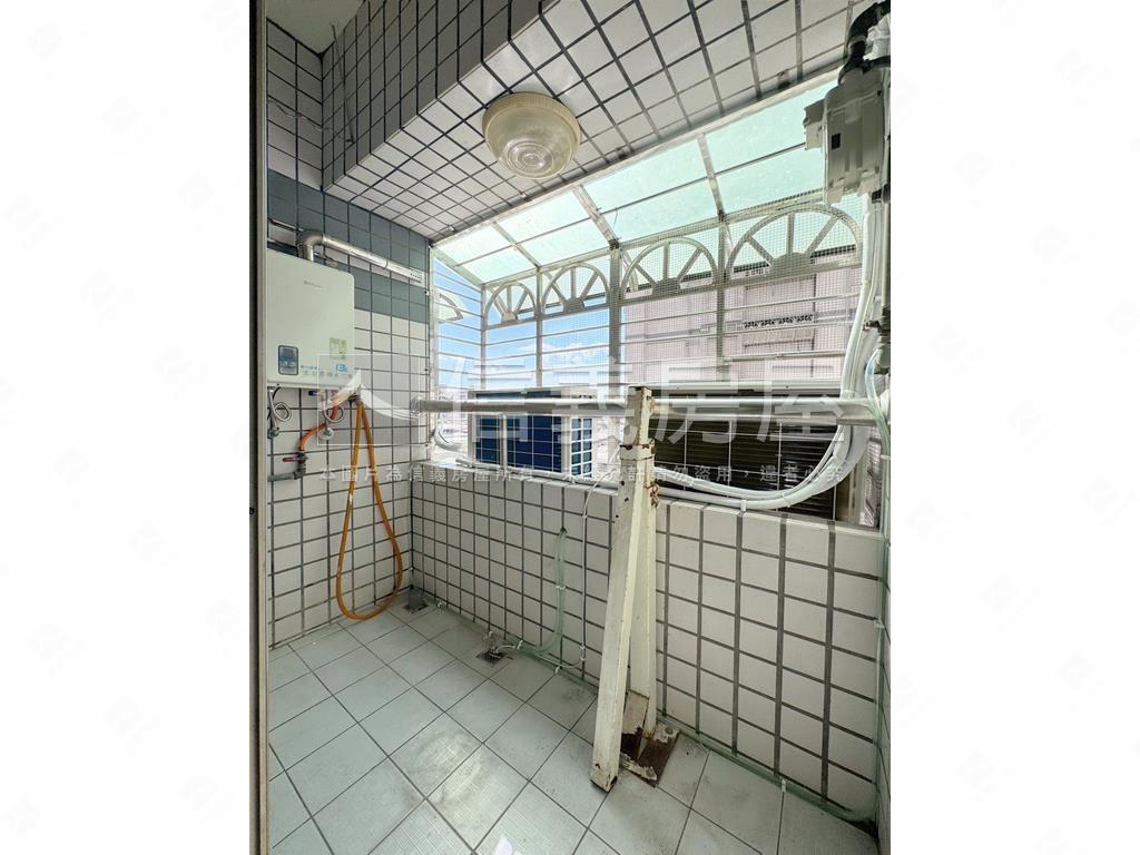 軍翰天下高樓後棟２房房屋室內格局與周邊環境