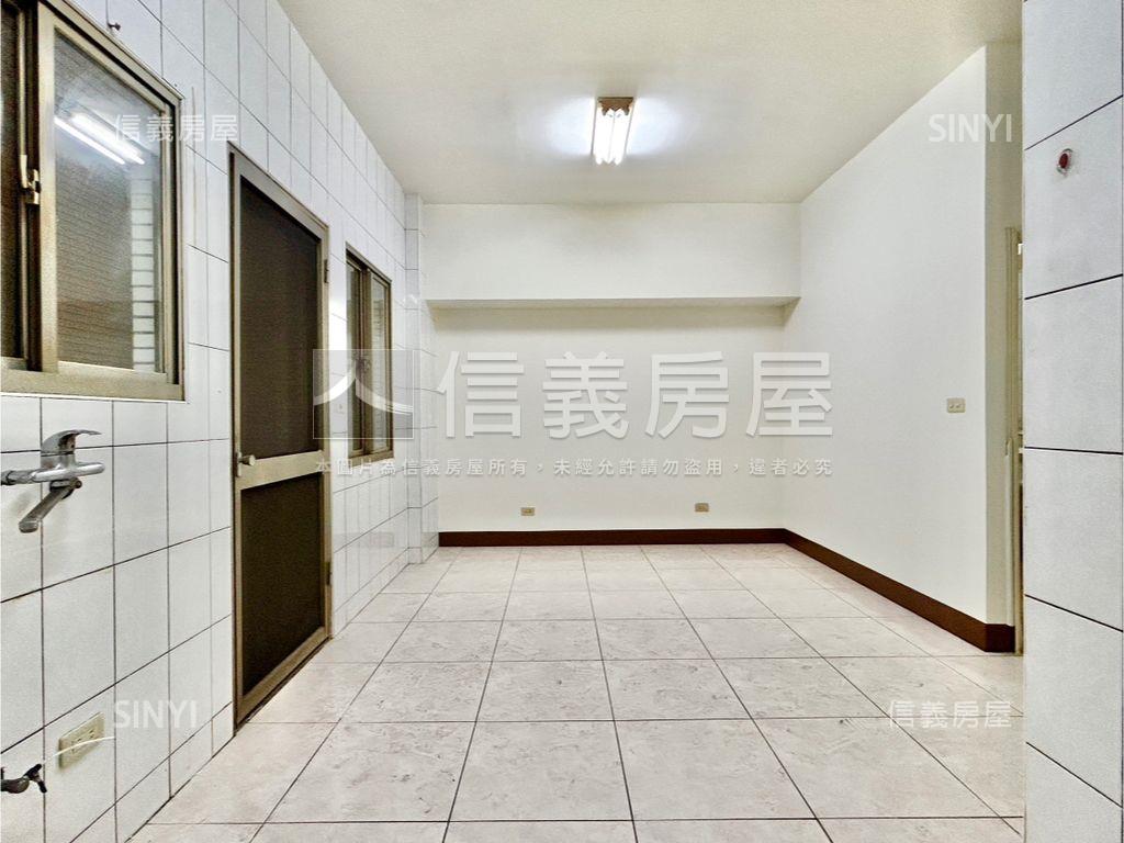 挑高面寬金店附平車房屋室內格局與周邊環境