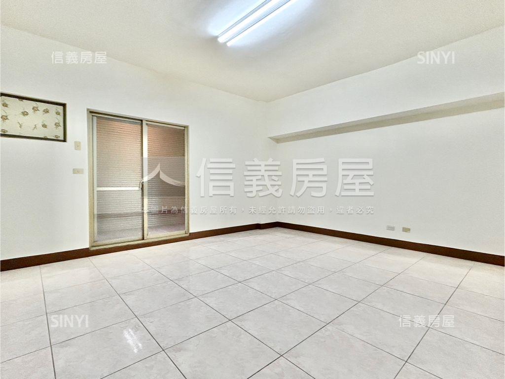 挑高面寬金店附平車房屋室內格局與周邊環境