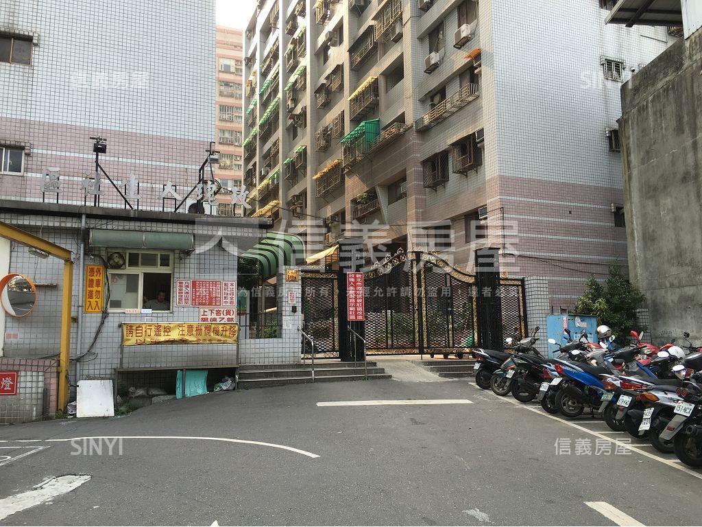 玫瑰人生挑高一樓房屋室內格局與周邊環境