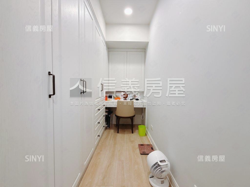 稀有山河匯朝東四房雙平車房屋室內格局與周邊環境