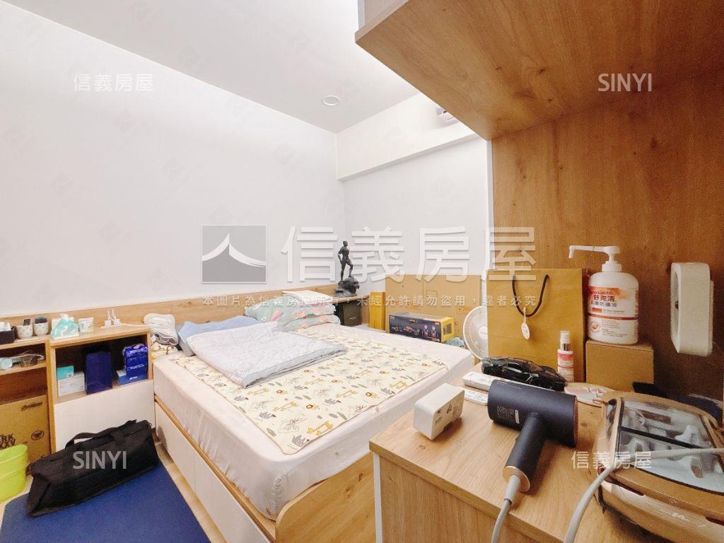 稀有山河匯朝東四房雙平車房屋室內格局與周邊環境